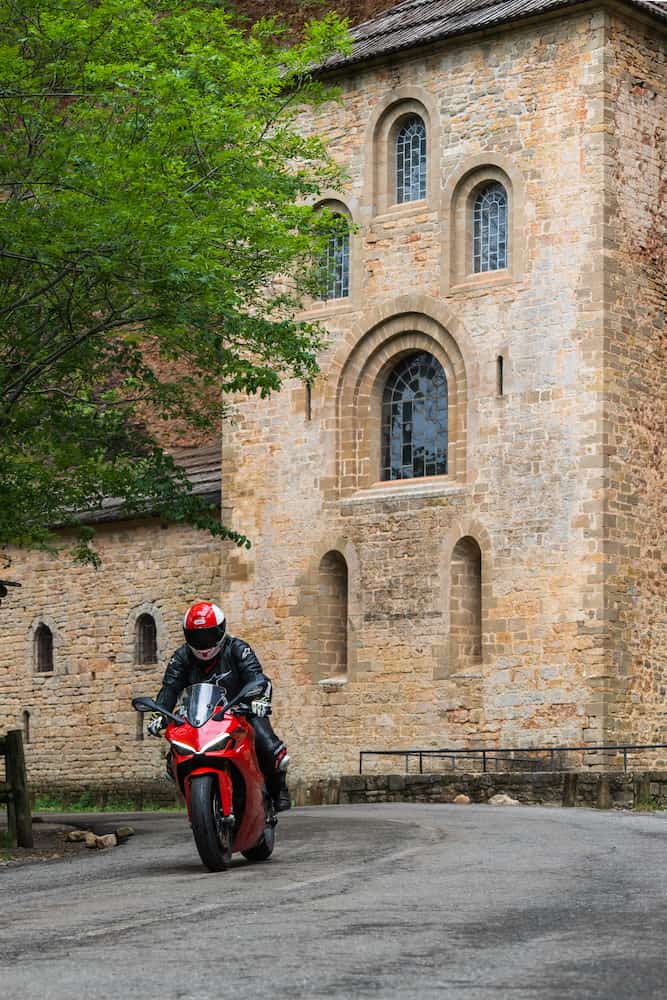 moto-camping-shooting